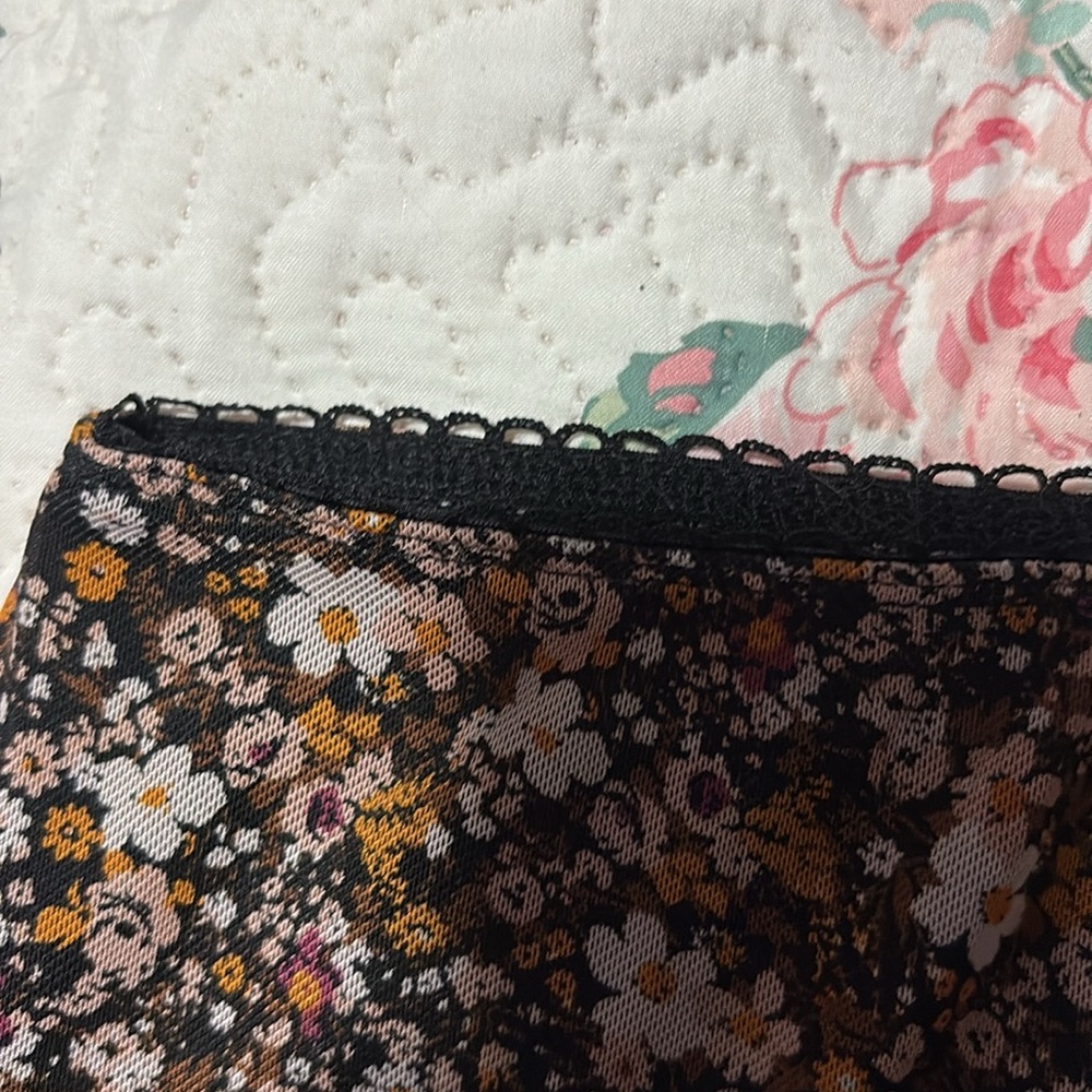 Spring mini skirt - Picture 3 of 4